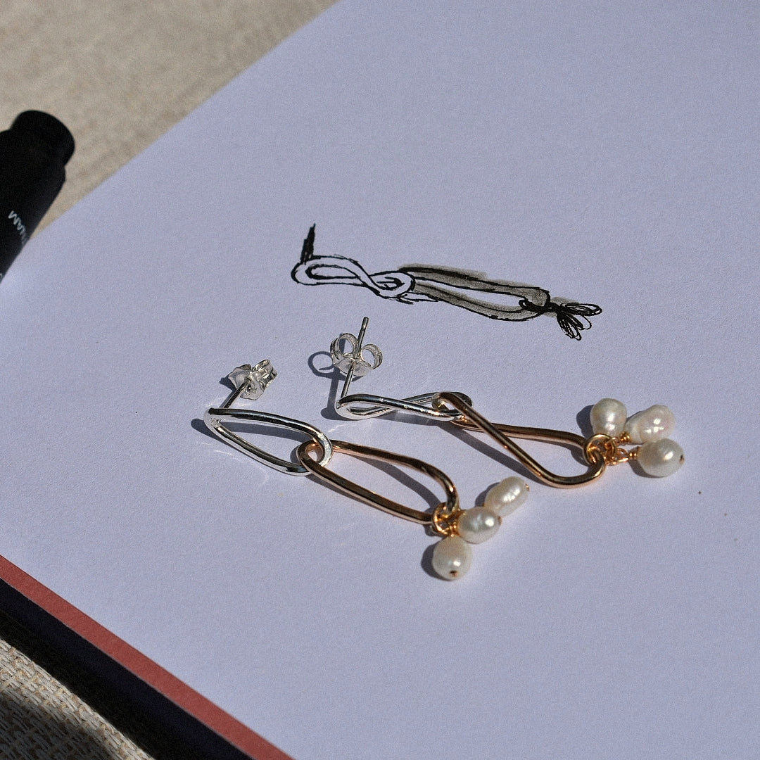 Mixed Metal Freshwater Pearl Wavy Studs